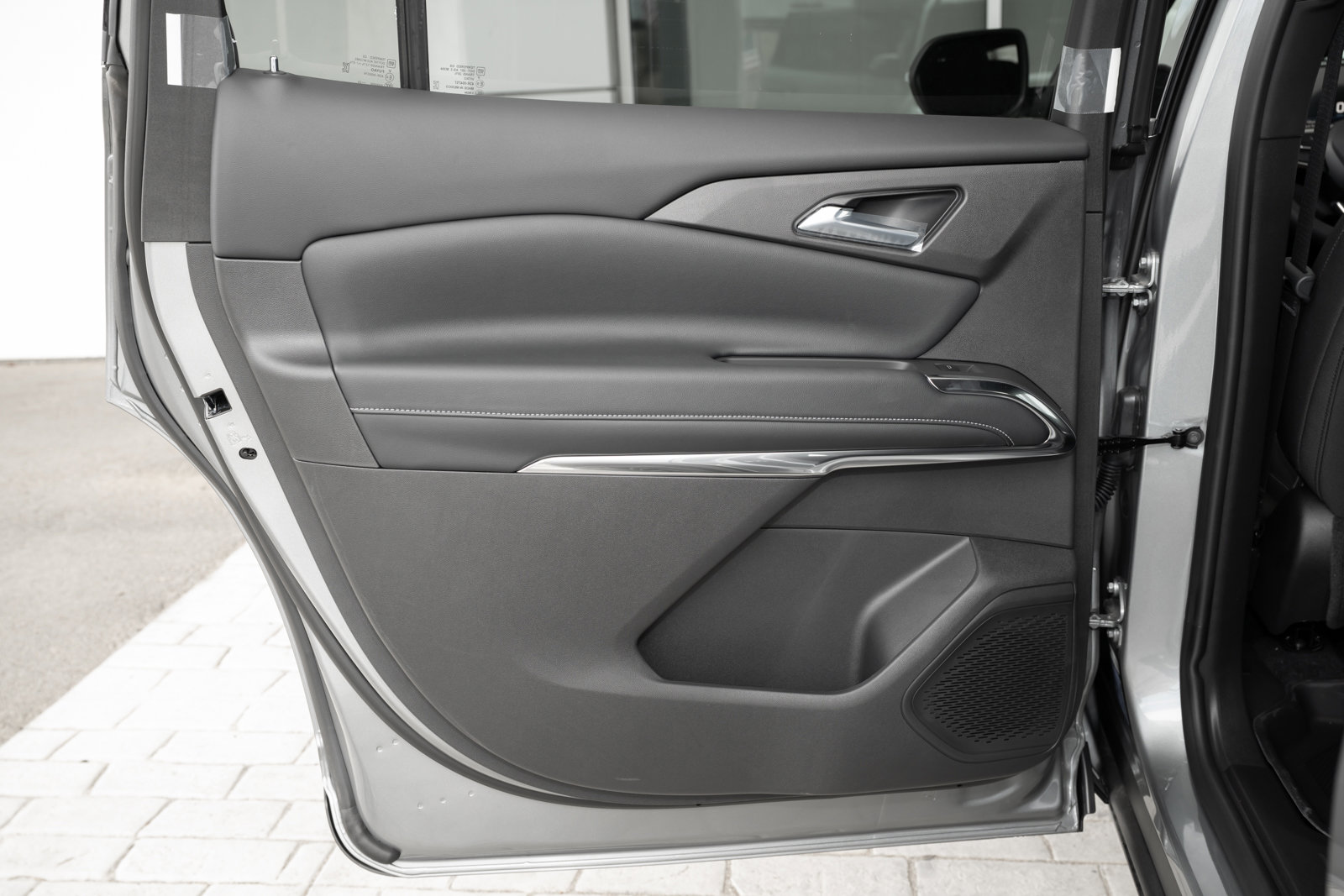 New 2026 Chevrolet Traverse LT w/ LPO, Floor Liner Package image 32