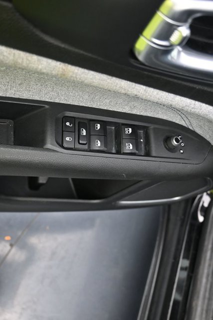 Used 2024 Jeep Compass Latitude AWD/4WD image 12