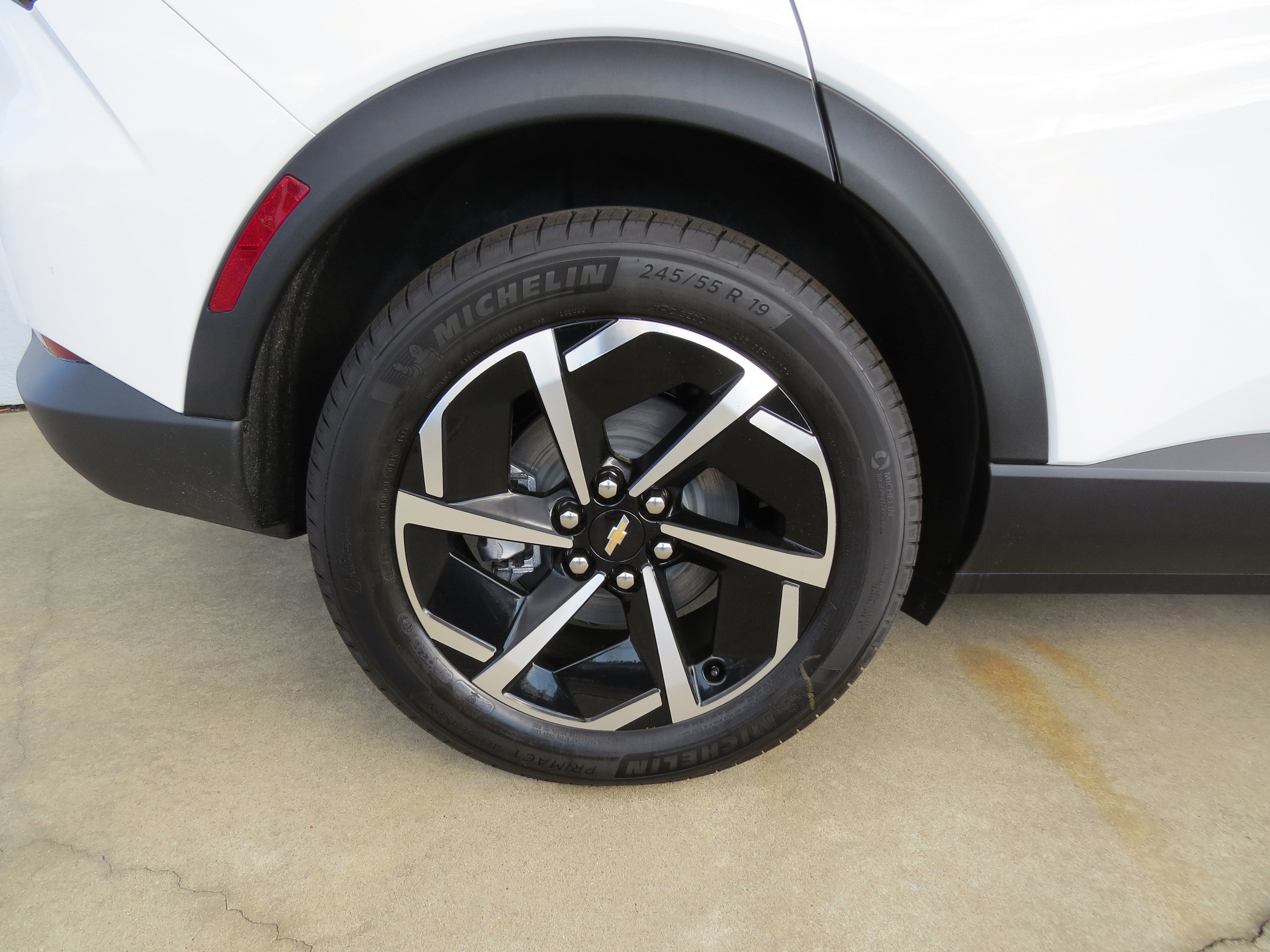 New 2026 Chevrolet Equinox EV LT image 9