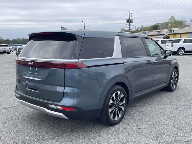 Used 2024 Kia Carnival EX image 3