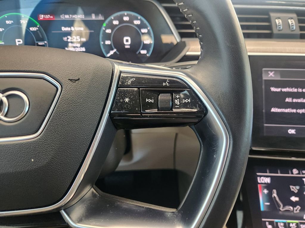 Used 2021 Audi e-tron Premium Plus w/ Premium Plus Package image 30