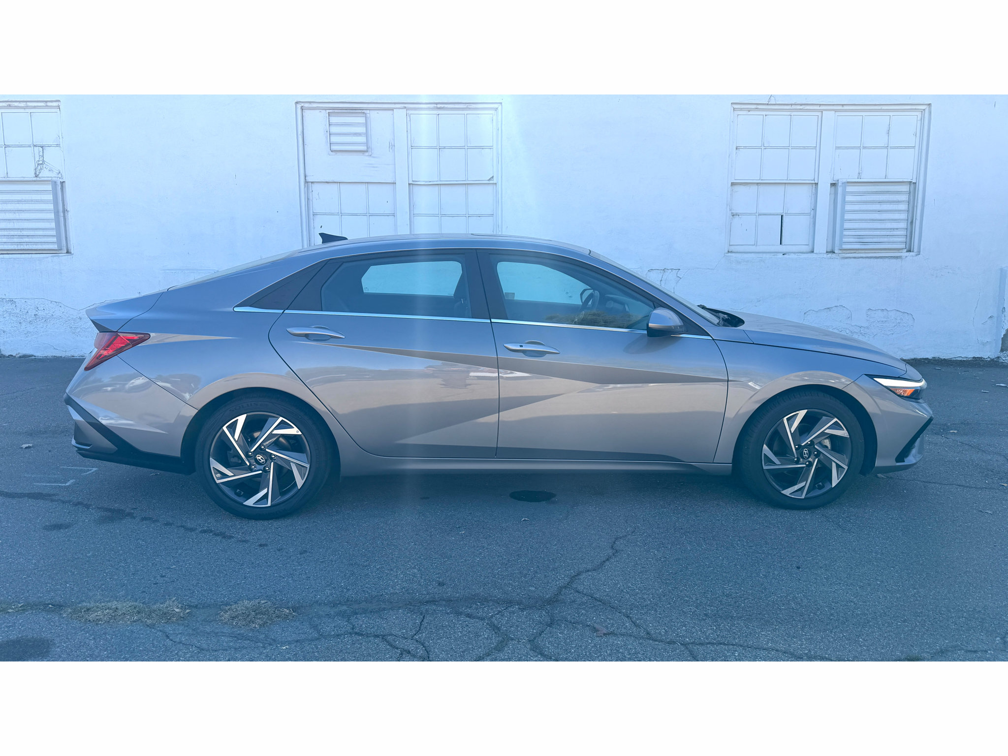 Used 2025 Hyundai Elantra SEL FWD image 6