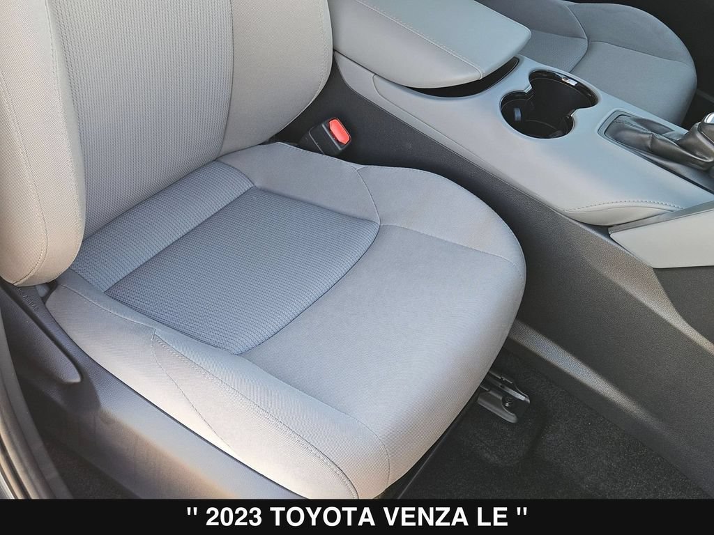 Used 2023 Toyota Venza LE AWD/4WD image 32