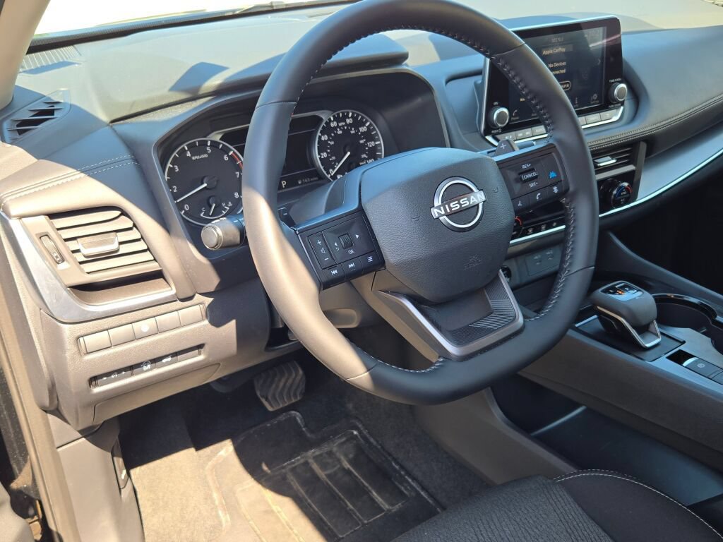Used 2026 Nissan Rogue SV AWD/4WD image 25