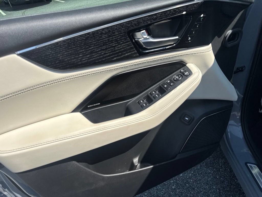 Used 2025 Acura MDX Type S AWD/4WD image 32