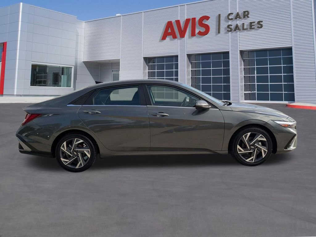 Used 2025 Hyundai Elantra SEL image 4