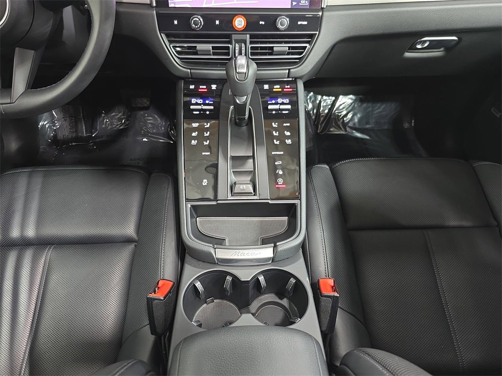 Certified 2025 Porsche Macan image 20