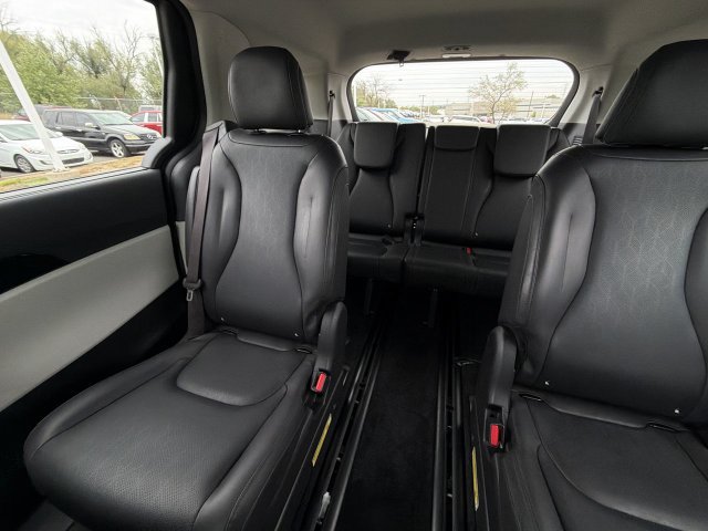 Certified 2024 Kia Carnival EX FWD image 16