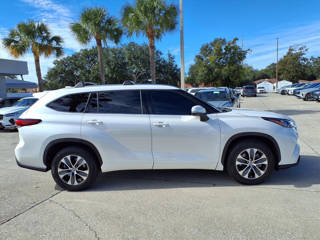 Used 2020 Toyota Highlander XLE image 8