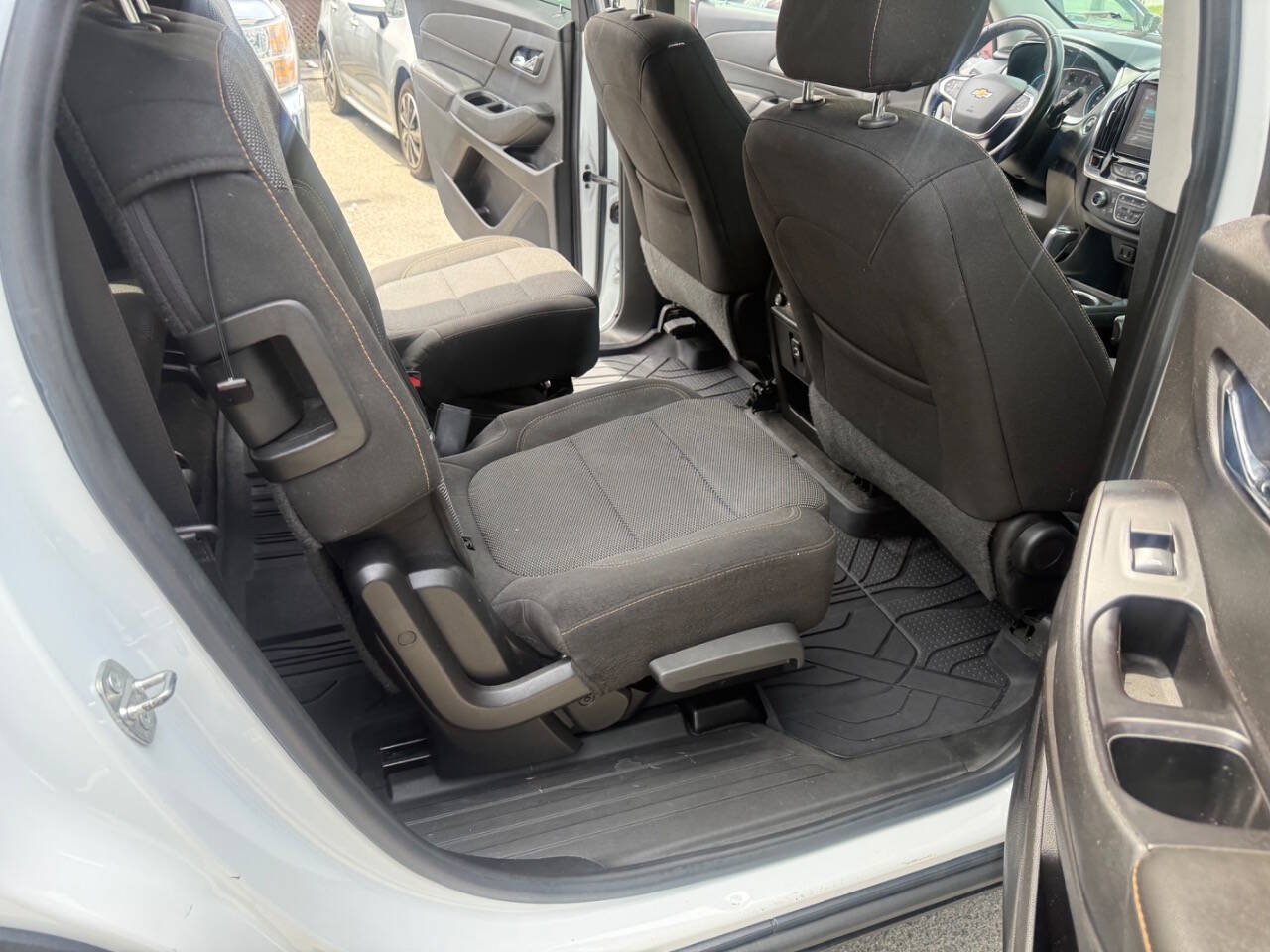 Used 2018 Chevrolet Traverse LT w/ LPO, Floor Liner Package AWD/4WD image 15