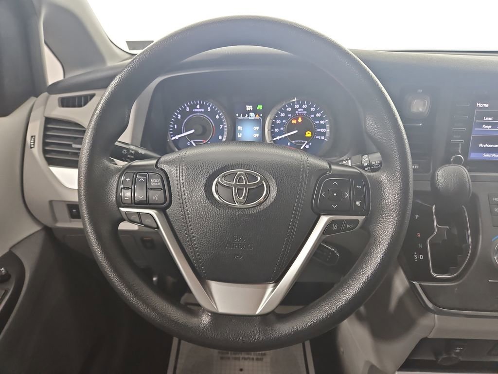 Used 2019 Toyota Sienna LE w/ LE Preferred Package FWD image 15
