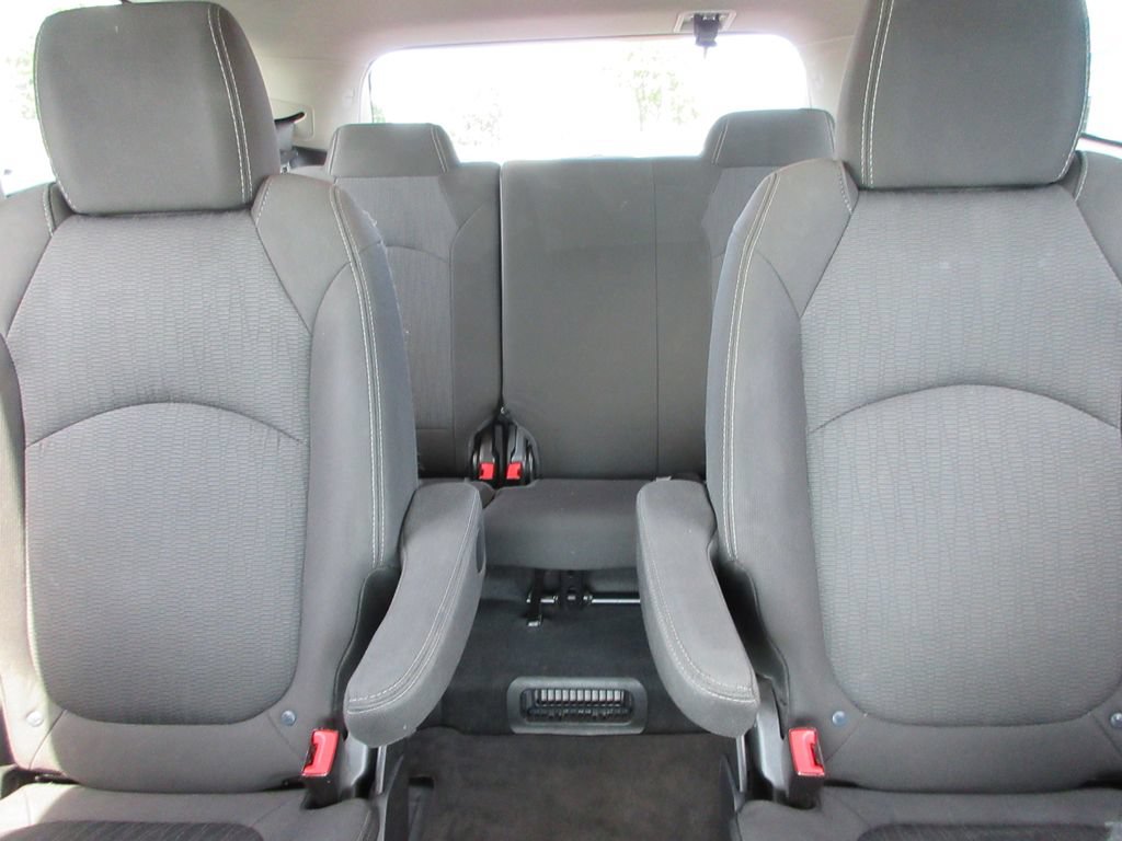 Used 2017 Chevrolet Traverse LT w/ Style and Technology Package FWD image 20