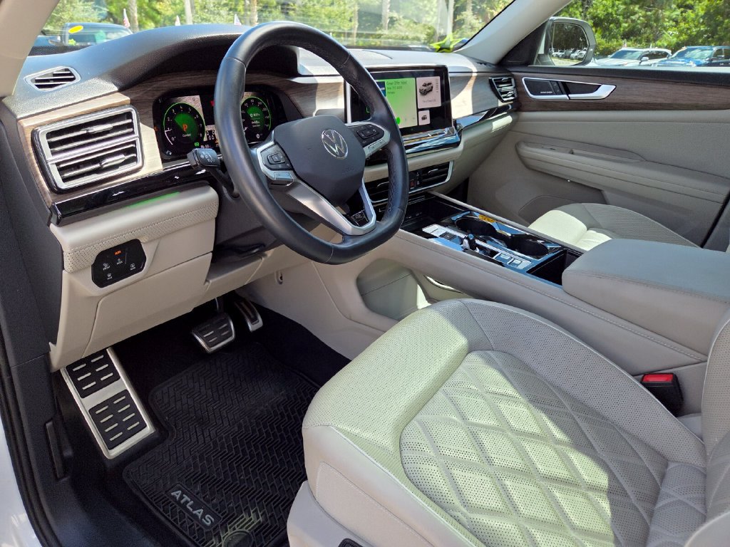 Used 2024 Volkswagen Atlas SEL Premium R-Line AWD/4WD image 28