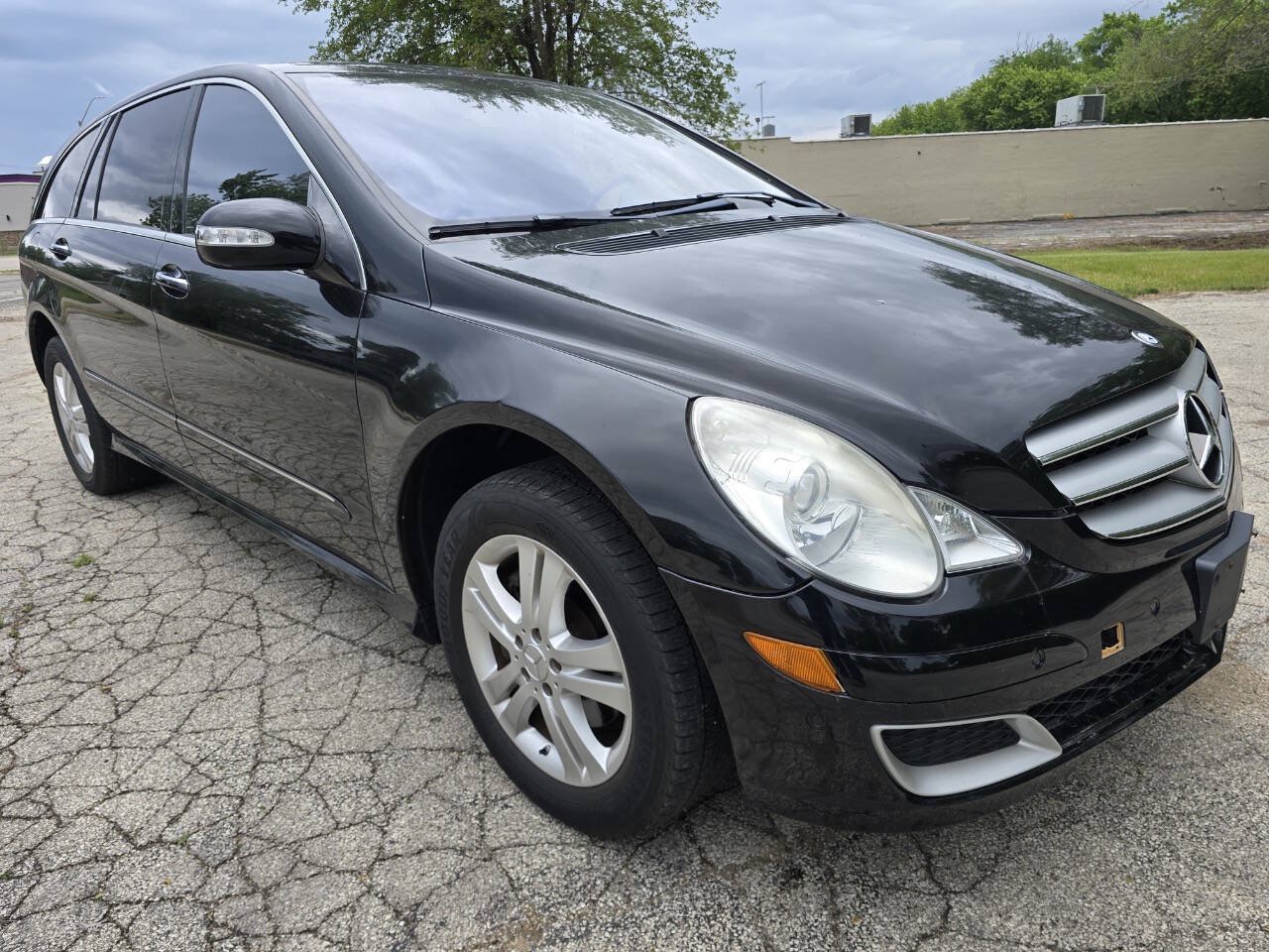 Used 2007 Mercedes-Benz R 500 4MATIC w/ P2 Pkg image 3