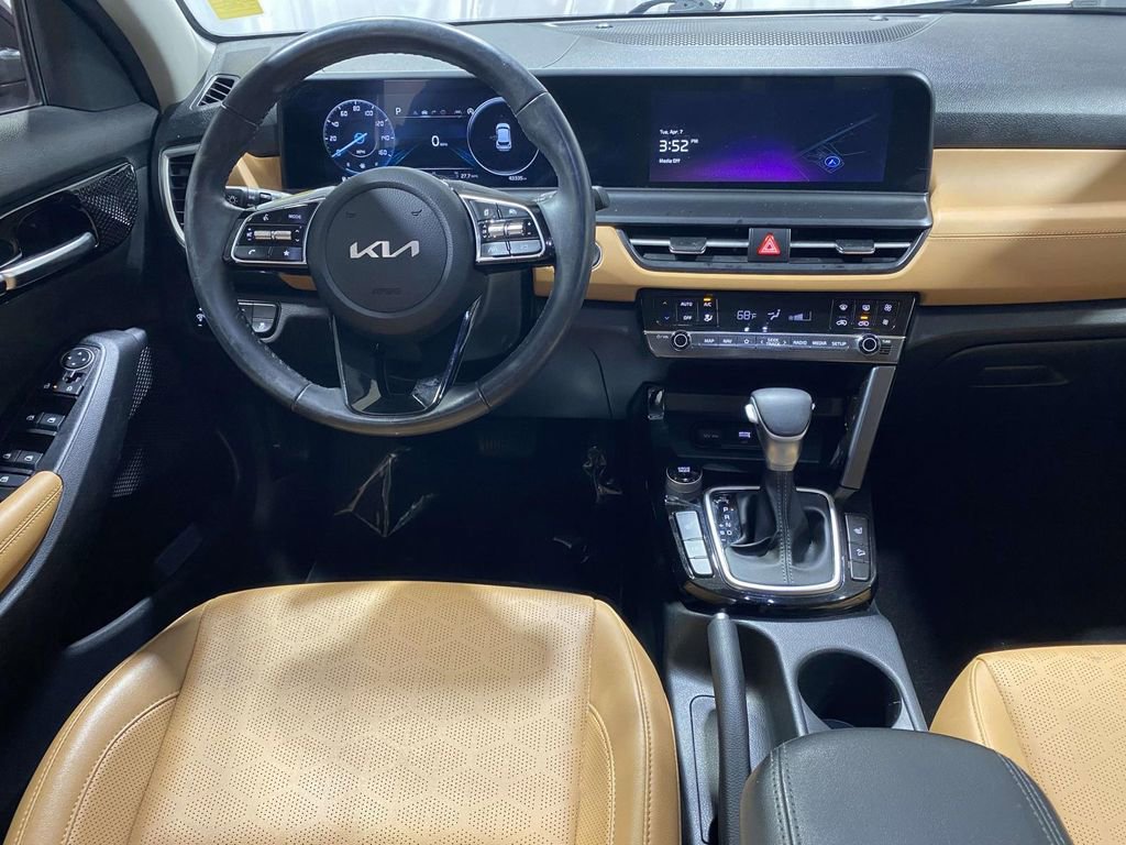 Used 2024 Kia Seltos EX image 10