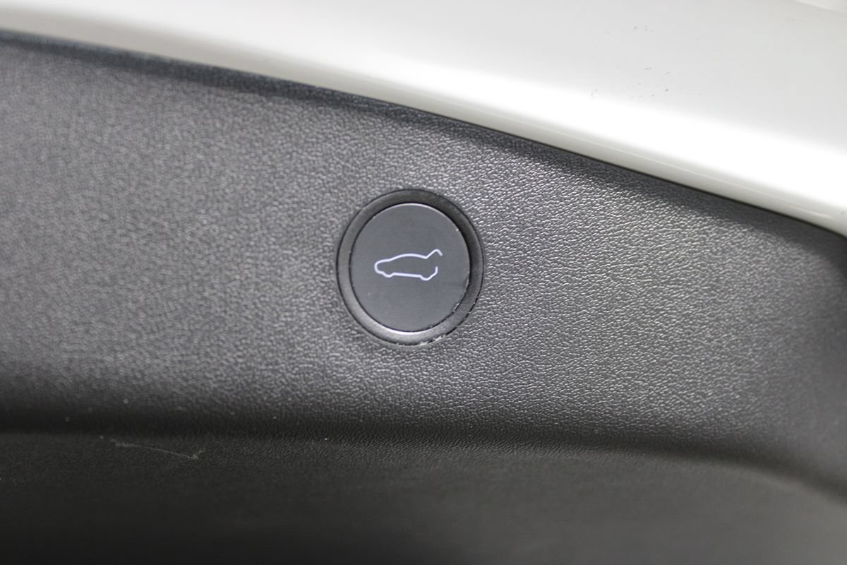 Used 2021 Tesla Model 3 Standard Range Plus RWD image 19