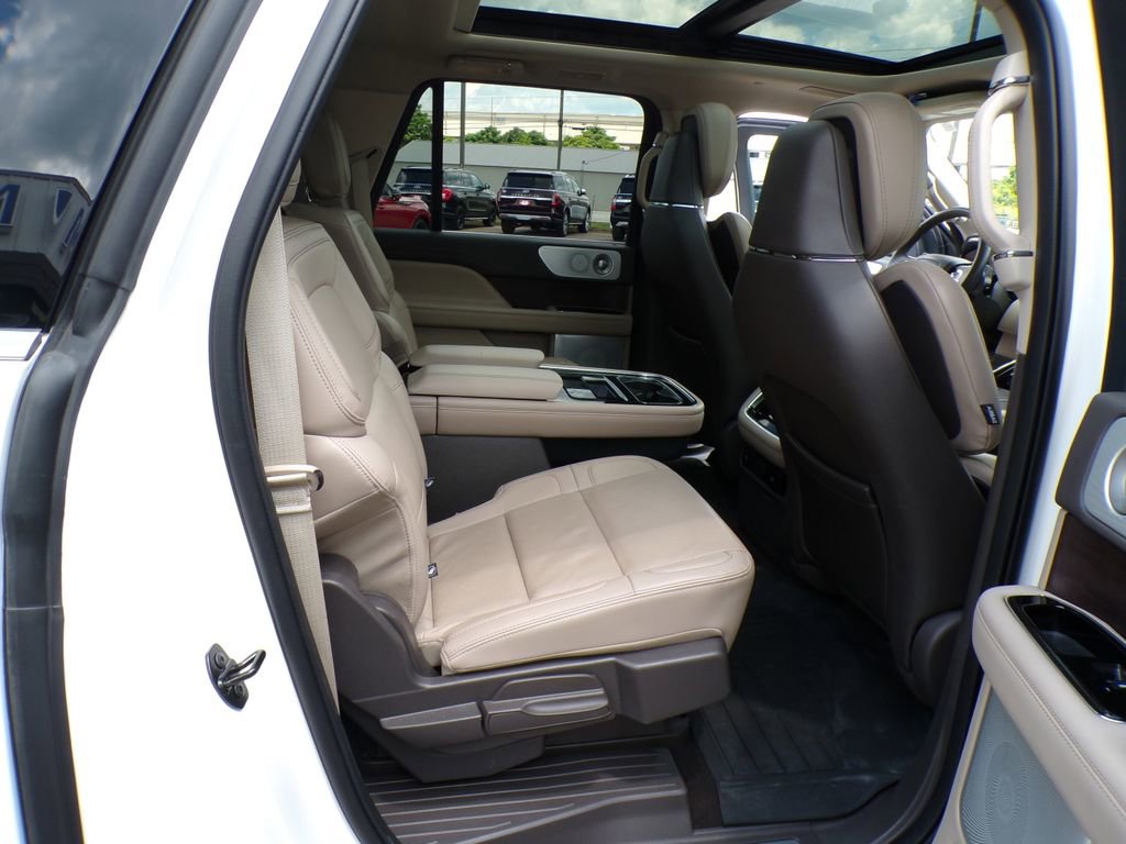 Used 2024 Lincoln Navigator L Reserve image 27