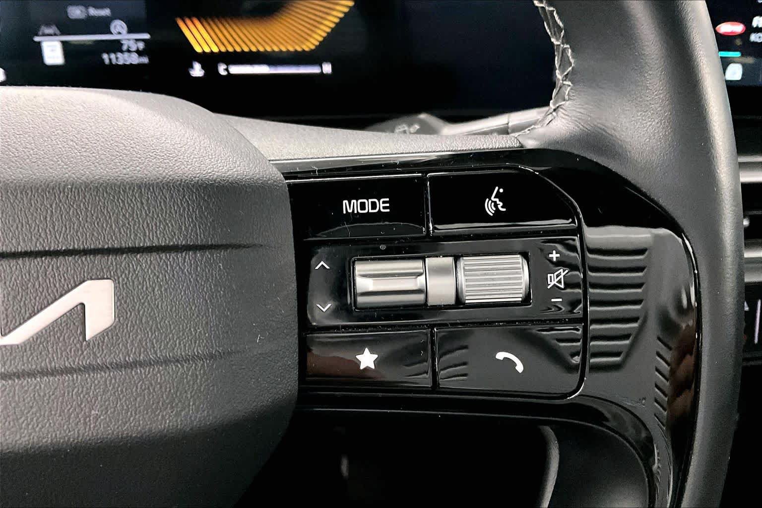 Used 2026 Kia Sorento LX FWD image 23