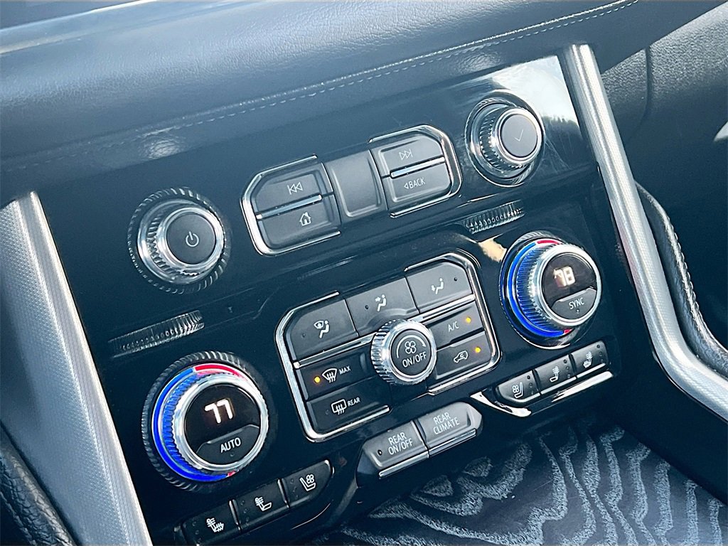 Used 2024 GMC Yukon XL Denali image 16