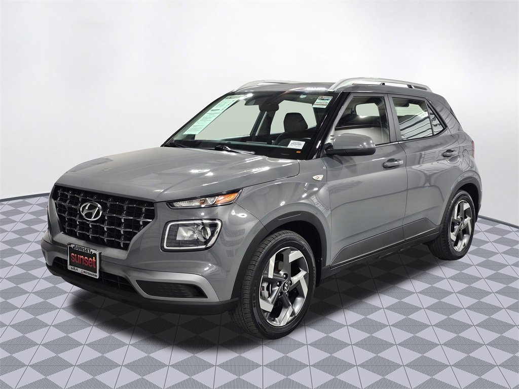 Used 2022 Hyundai Venue SEL image 3