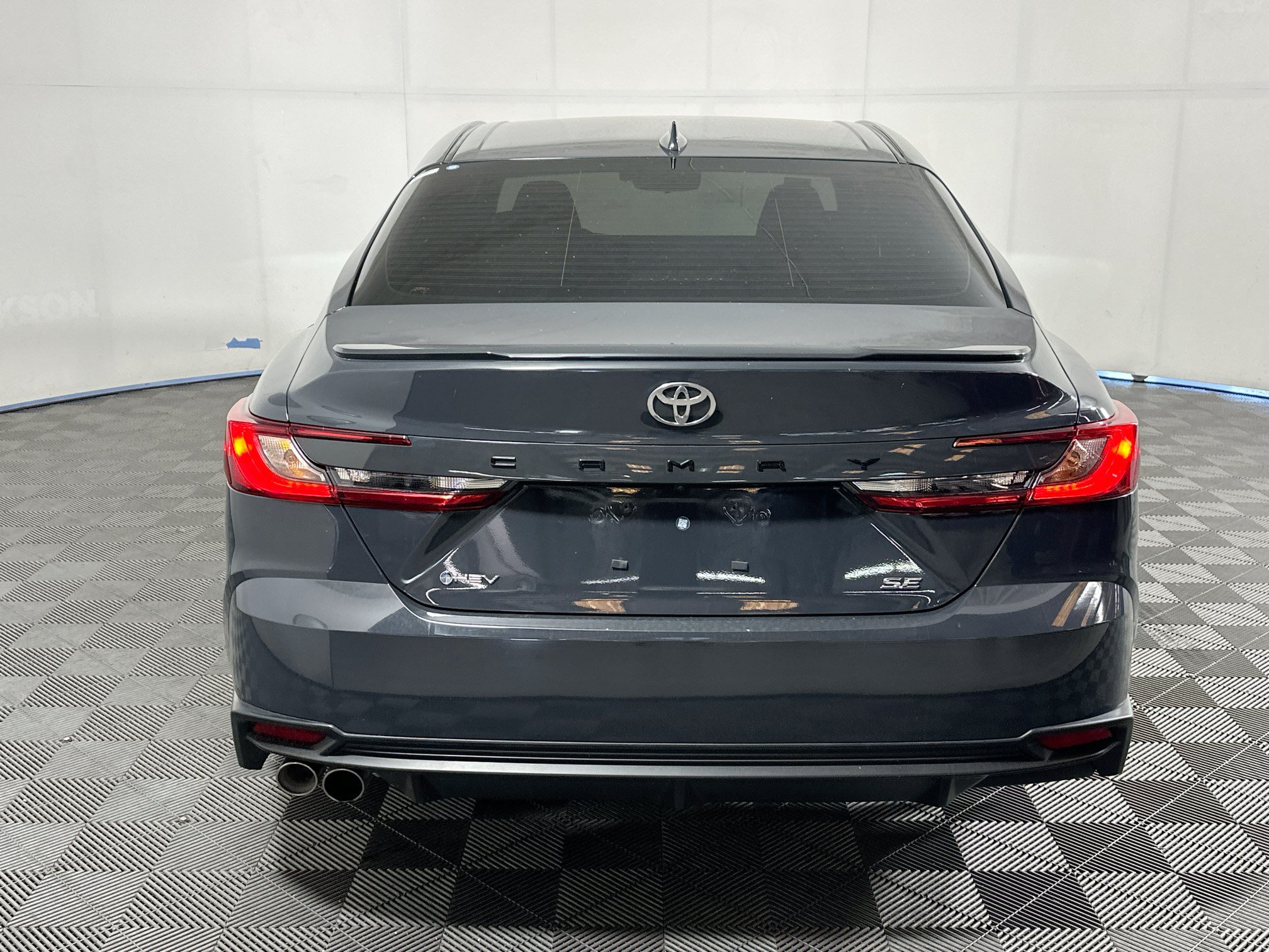 Used 2025 Toyota Camry SE FWD image 4