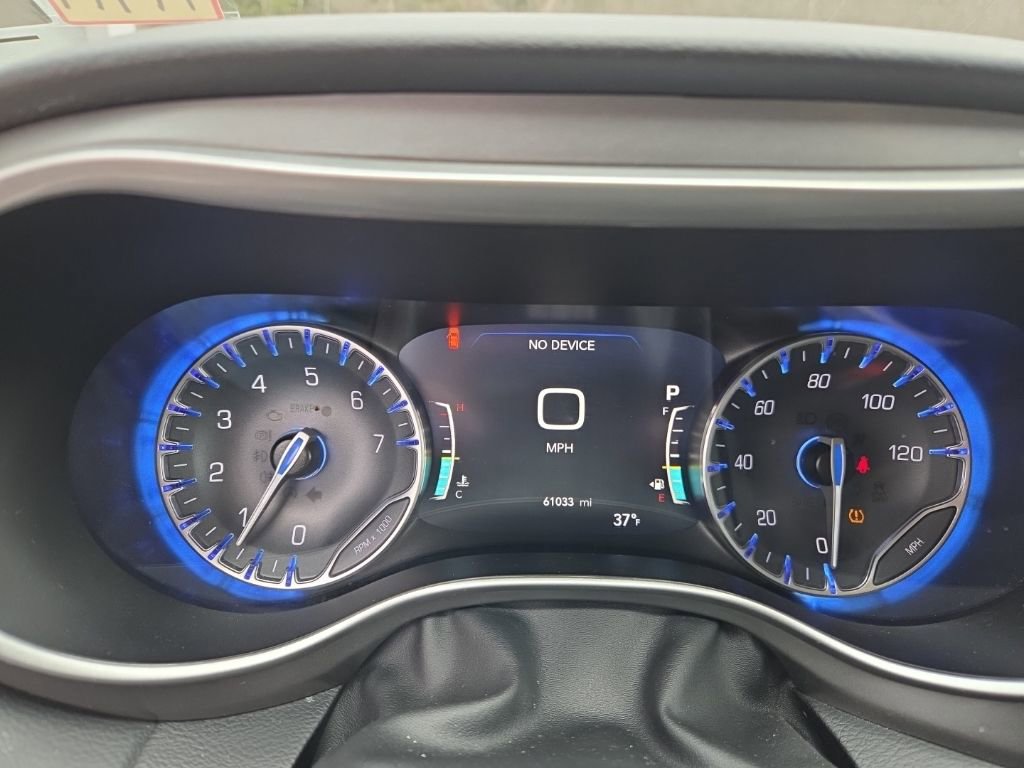 Used 2023 Chrysler Pacifica Touring-L FWD image 15