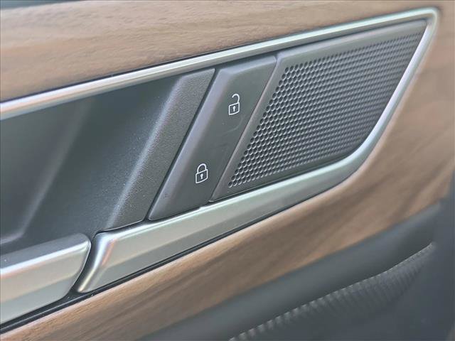 Certified 2024 Volkswagen Atlas SE FWD image 9
