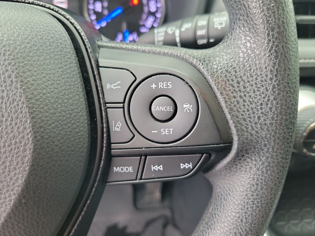 Used 2020 Toyota RAV4 XLE w/ Convenience Package AWD/4WD image 21