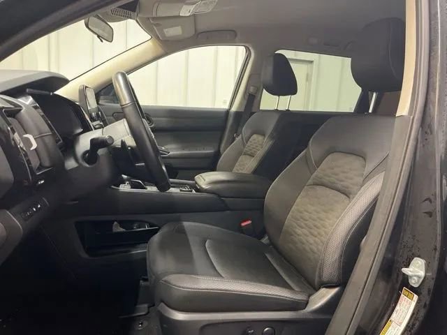 Used 2025 Nissan Pathfinder SV image 11