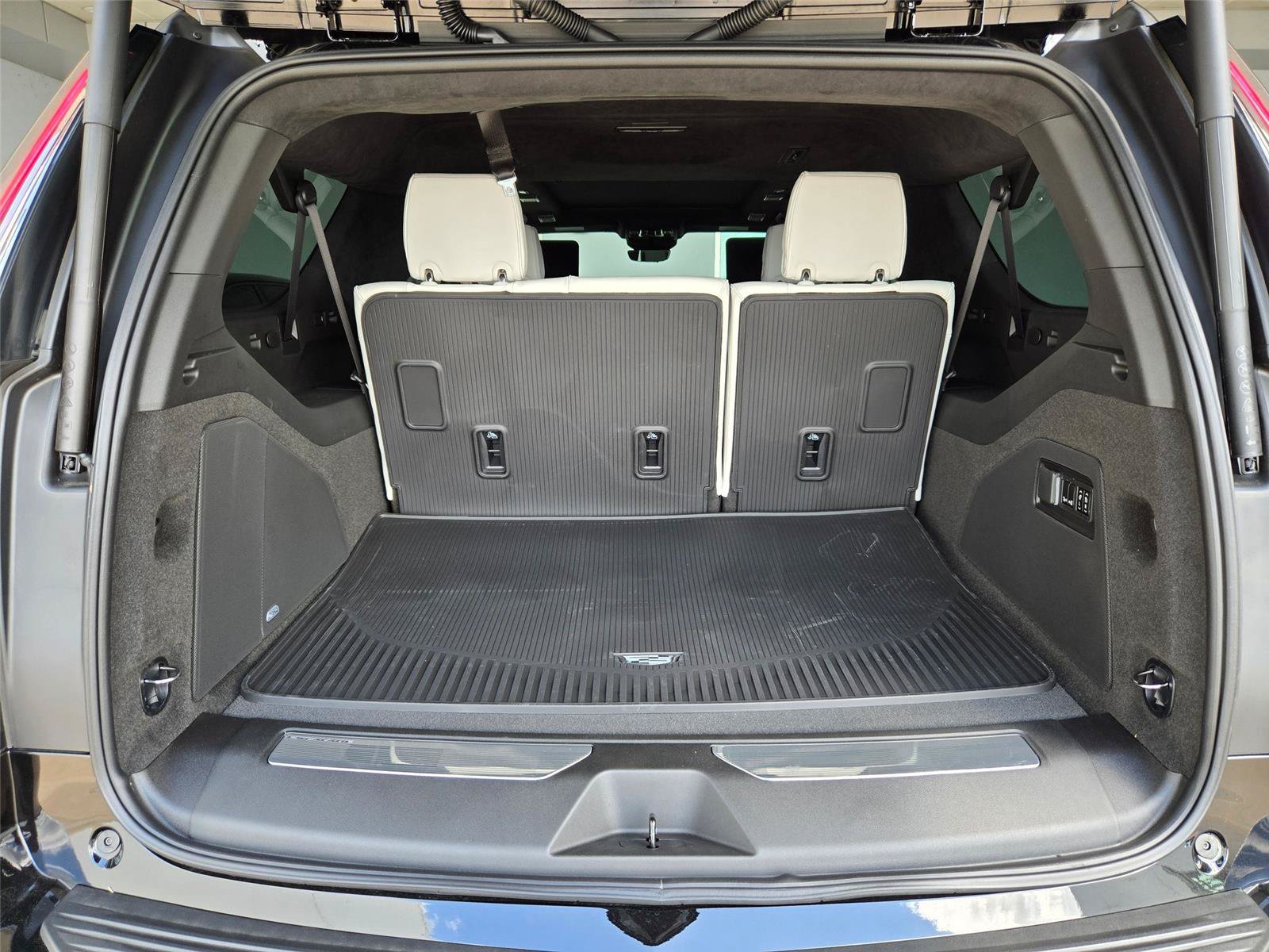New 2026 Cadillac Escalade ESV Platinum Sport w/ LPO, Floor Liner Package AWD/4WD image 34