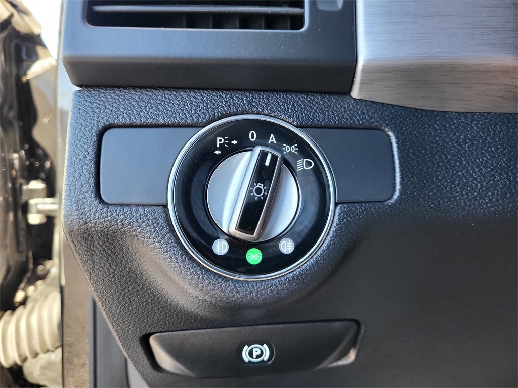 Used 2010 Mercedes-Benz GLK 350 4MATIC image 31