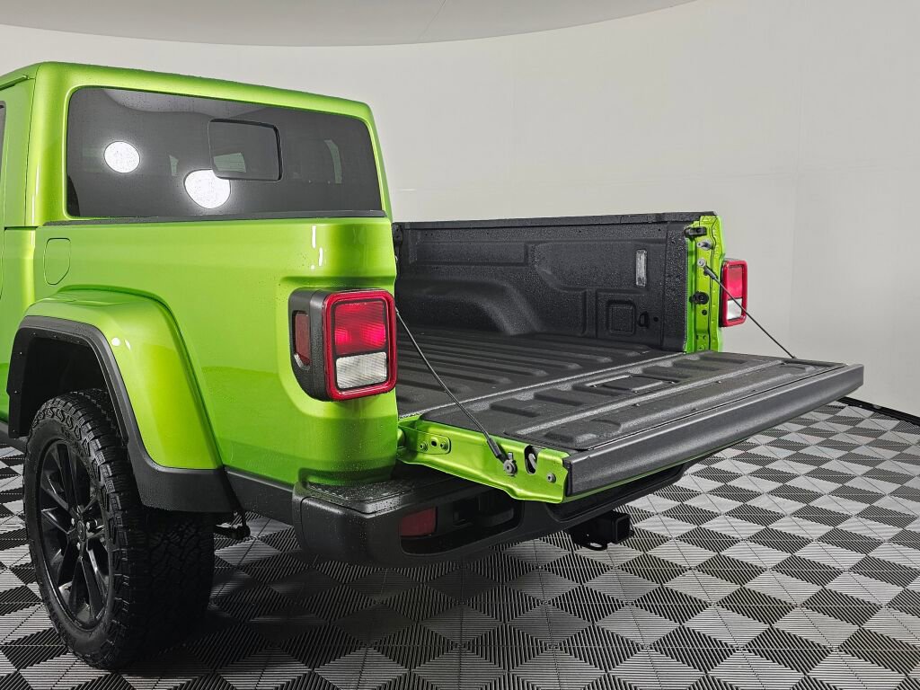Used 2025 Jeep Gladiator Sport image 14