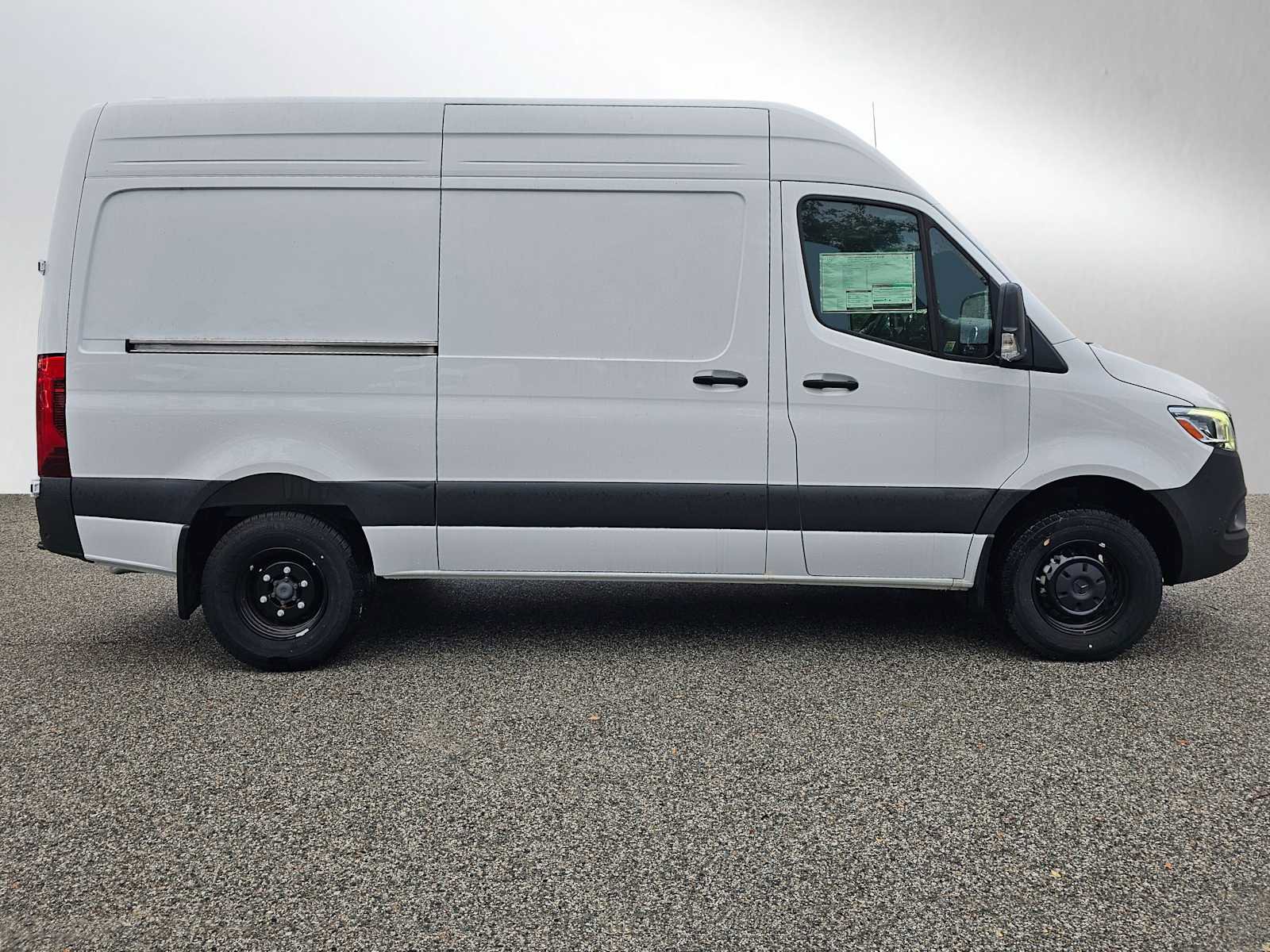 Used 2024 Mercedes-Benz Sprinter 3500 image 2