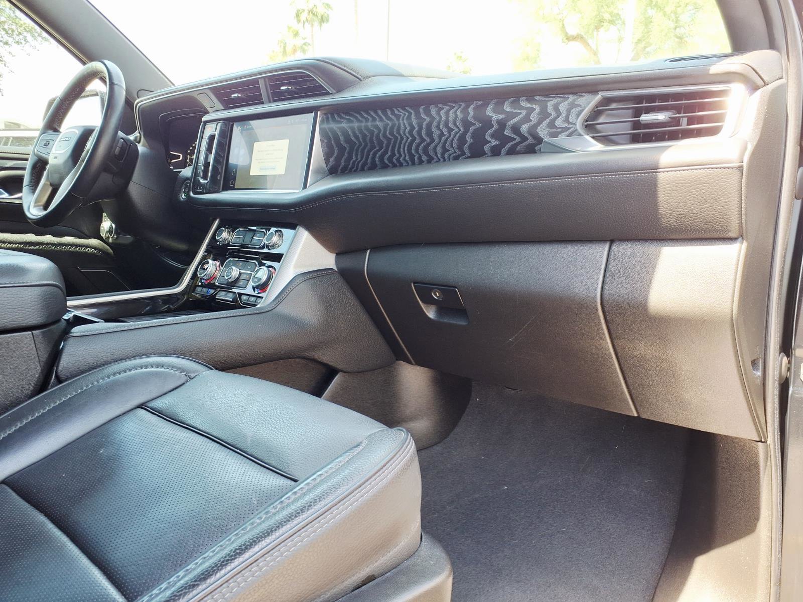 Used 2023 GMC Yukon XL Denali image 11