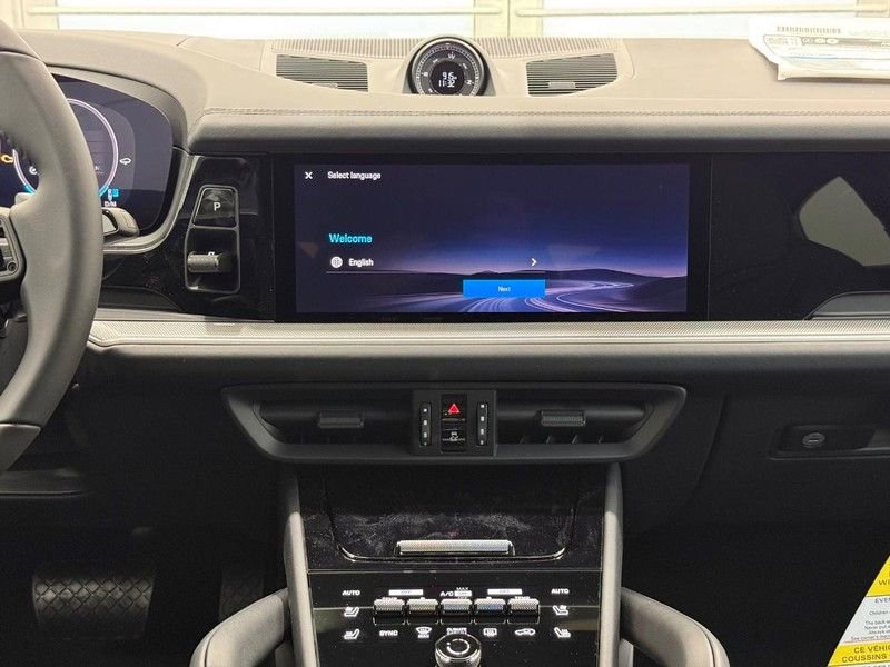 New 2026 Porsche Cayenne Coupe AWD/4WD image 15