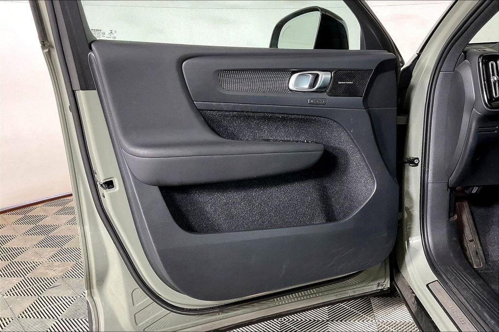 Used 2021 Volvo XC40 P8 Recharge image 22