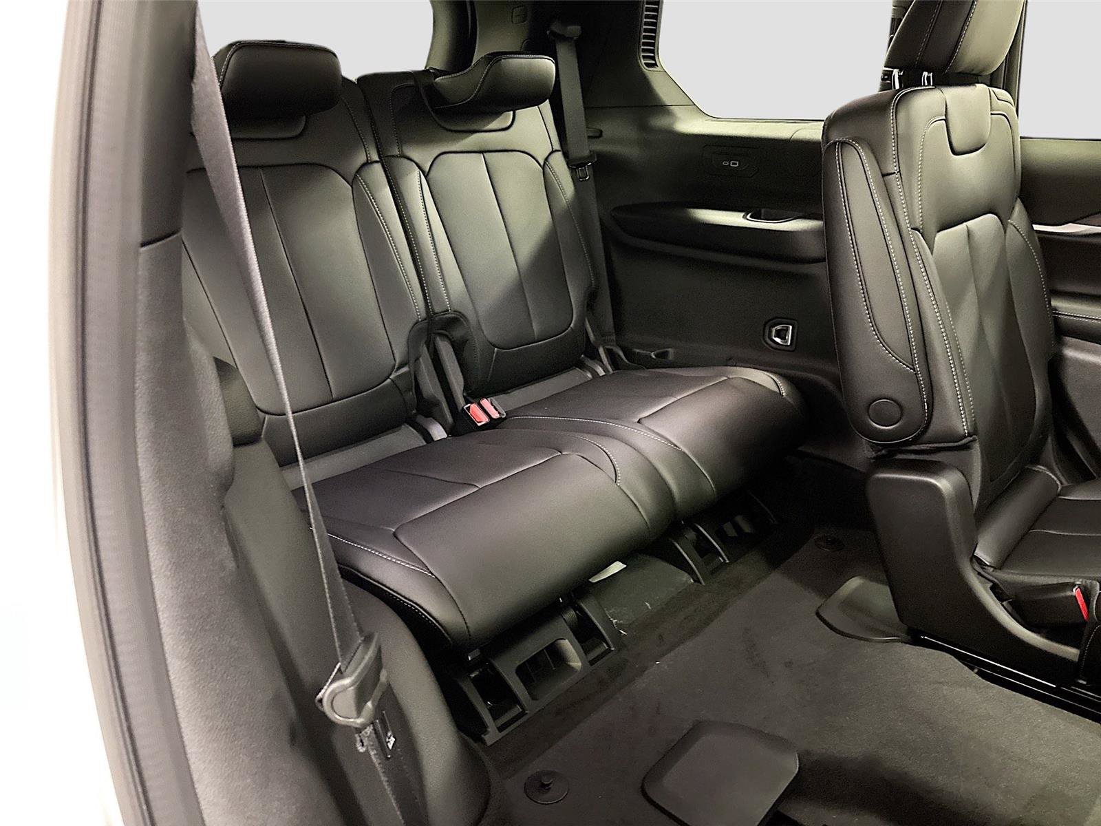 New 2026 Jeep Grand Cherokee L Limited AWD/4WD image 28