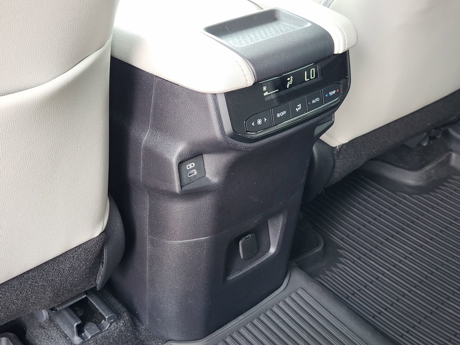 Used 2024 Toyota Grand Highlander XLE image 33