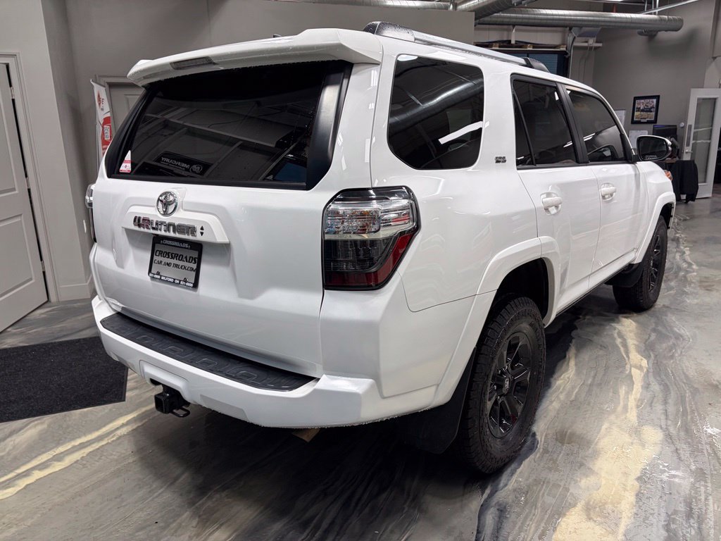 Used 2022 Toyota 4Runner SR5 Premium w/ Moonroof Package AWD/4WD image 40