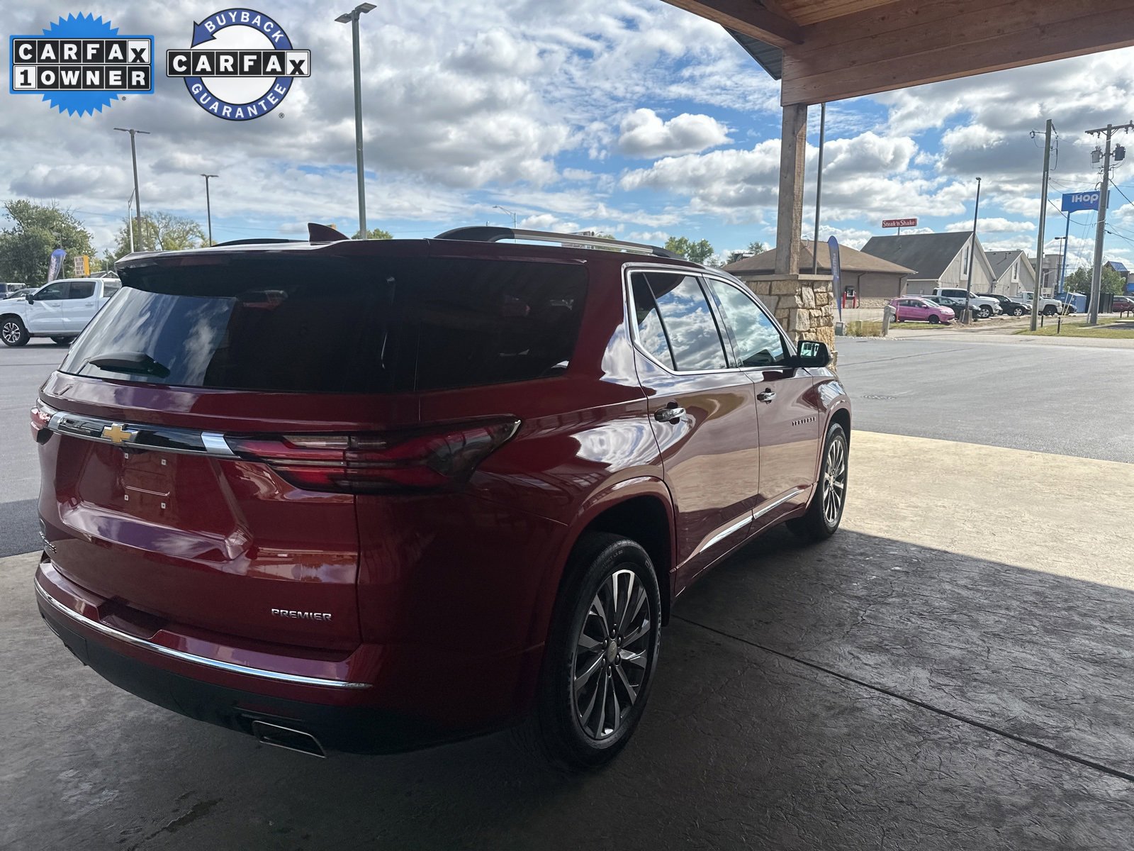 Used 2023 Chevrolet Traverse Premier image 21