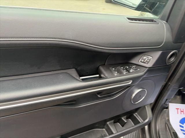 Used 2019 Ford Expedition XLT w/ Equipment Group 202A AWD/4WD image 16
