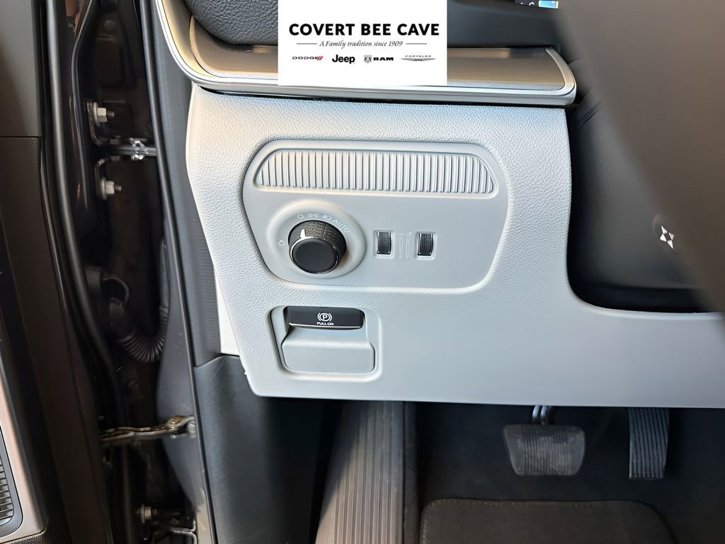 New 2026 Jeep Grand Wagoneer L 4WD image 25