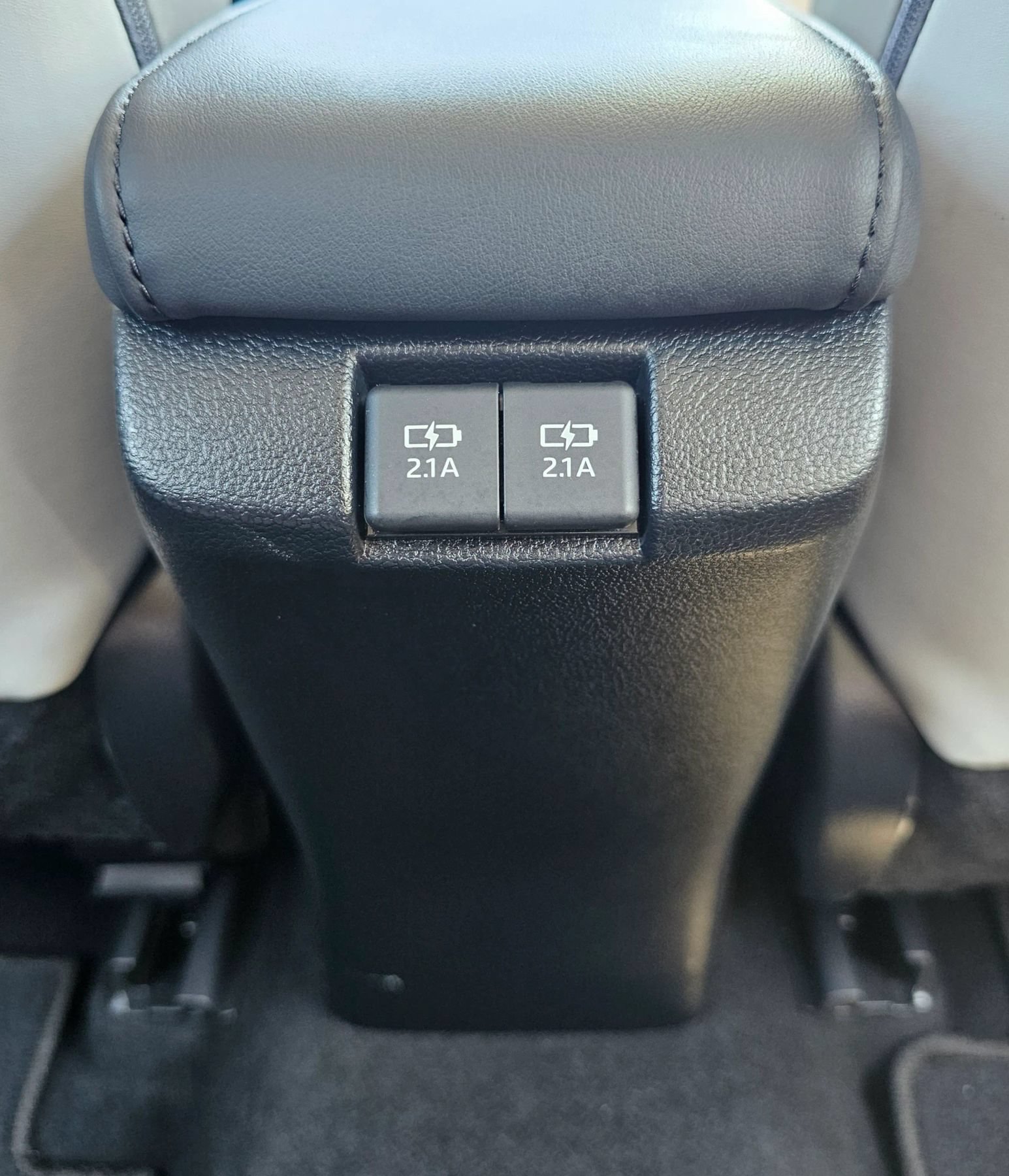 Used 2021 Toyota Prius Prime XLE w/ Carpet Mat Package (TMS) FWD image 11