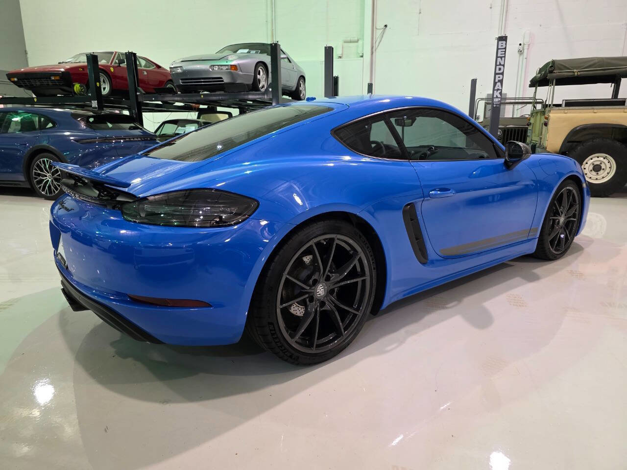 Used 2023 Porsche 718 Cayman w/ Premium Package RWD image 8