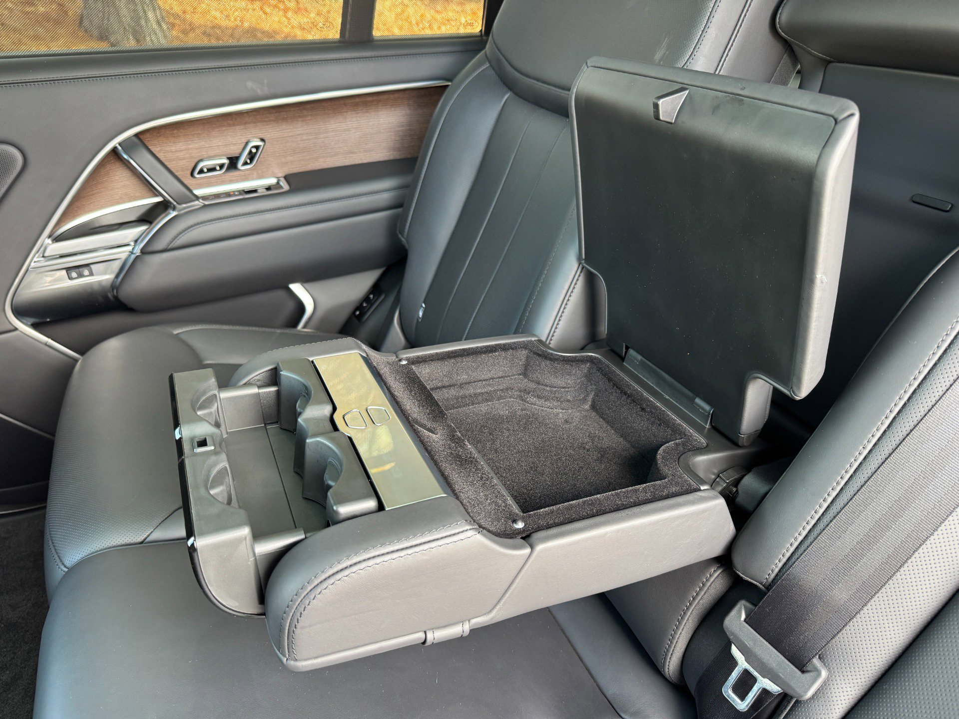 Used 2024 Land Rover Range Rover Long Wheelbase SE image 51