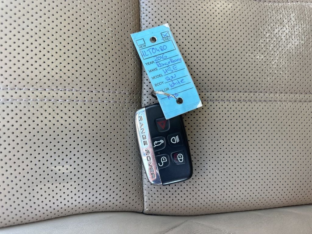 Used 2016 Land Rover Range Rover HSE image 35