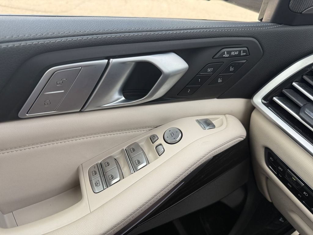 Used 2021 BMW X7 M50i image 28