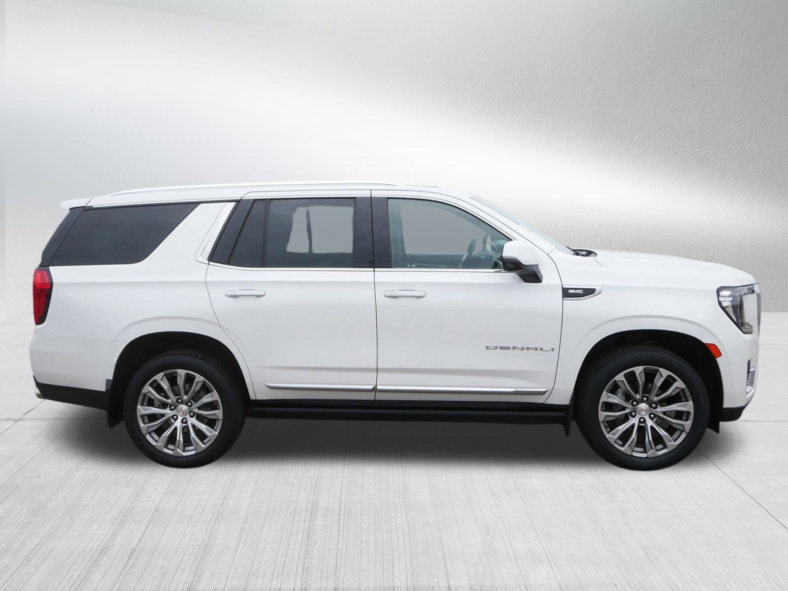 Used 2021 GMC Yukon Denali w/ Denali Premium Package image 8