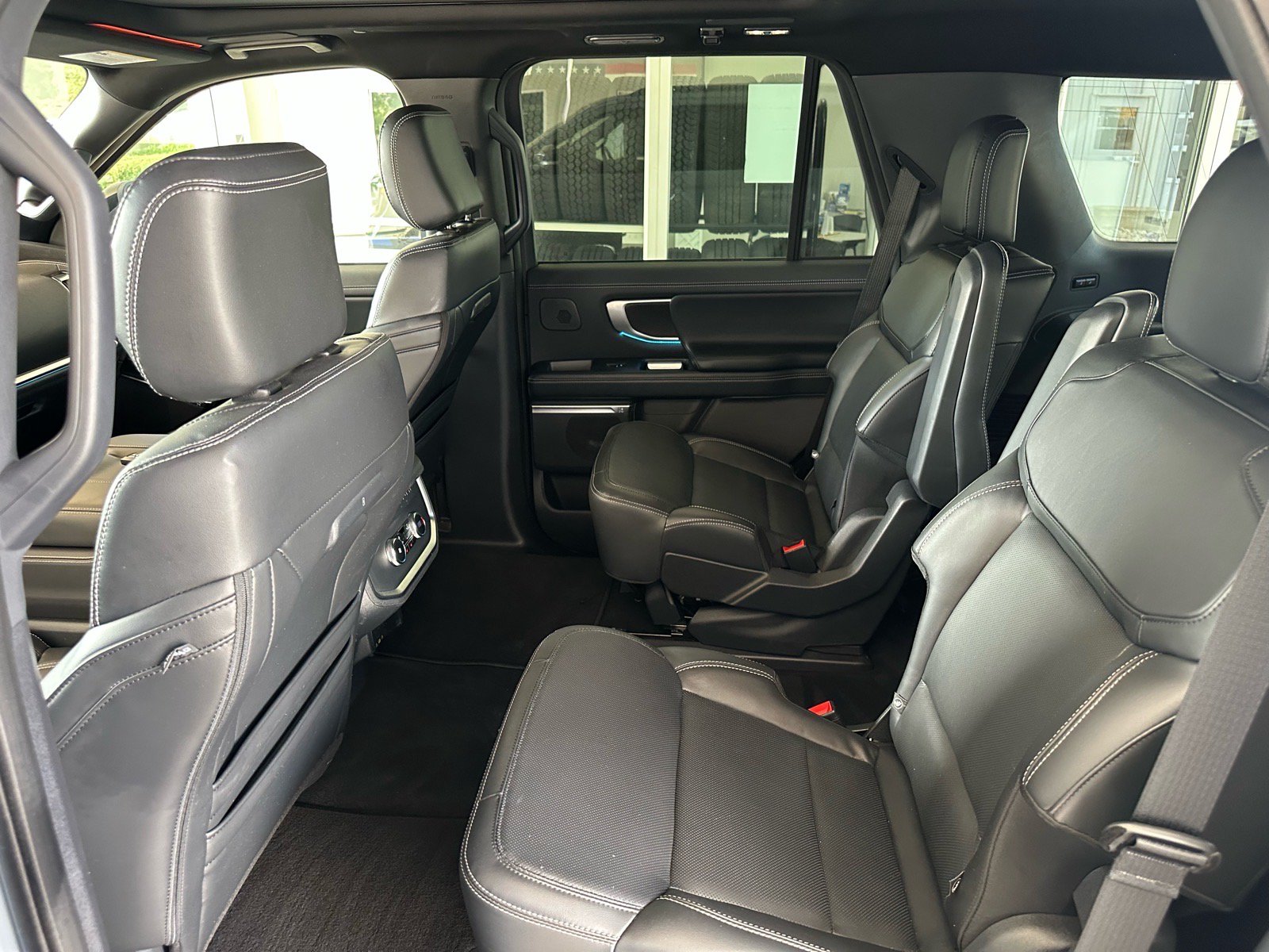 Certified 2025 Ford Expedition Platinum w/ Stealth Performance Package AWD/4WD image 25
