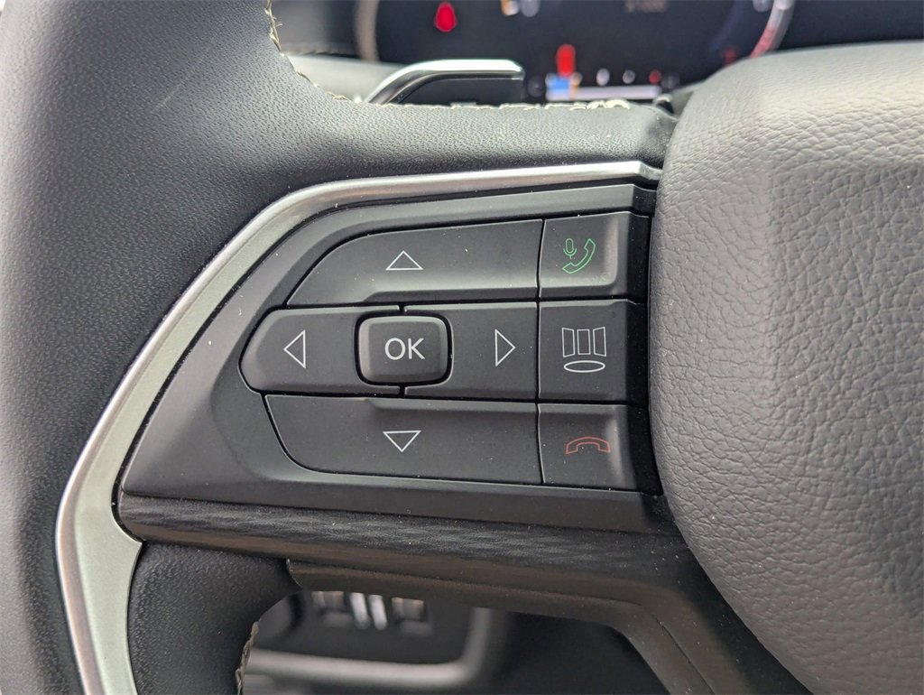 Used 2024 Jeep Grand Cherokee L Laredo image 16